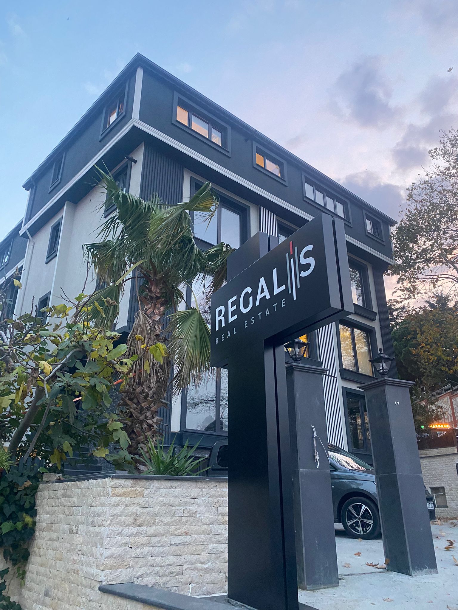 Tarabya Bayırında Yenilenmiş Prestijli Binada Kiralık 3+1 Daire