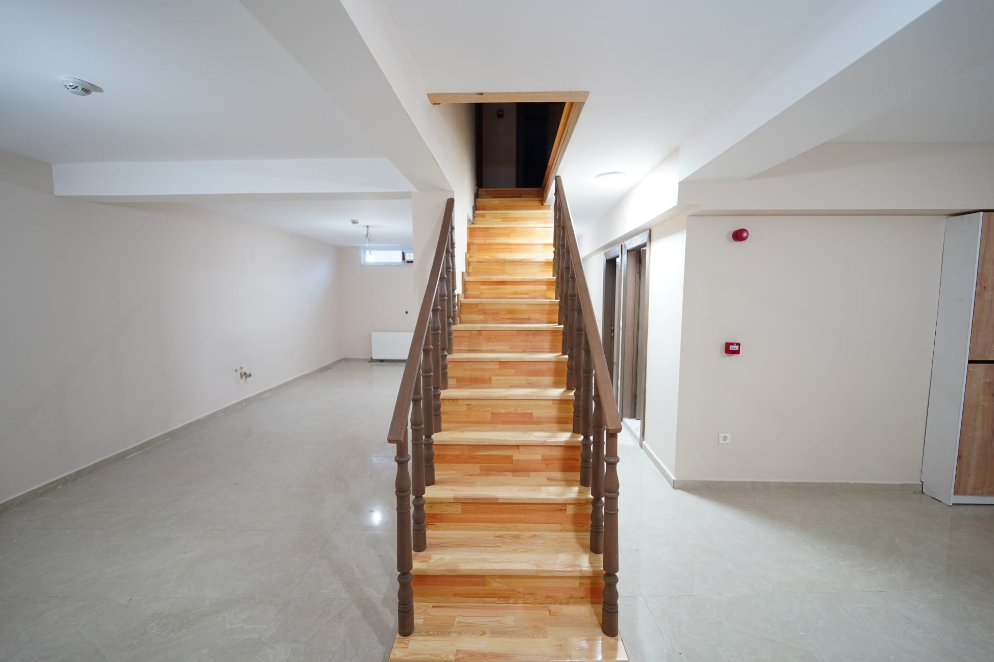 EYÜP'TE MERKEZİ LOKASYONDA TİCARİ KİRALIK BAHÇELİ TARİHİ BİNA  - 11