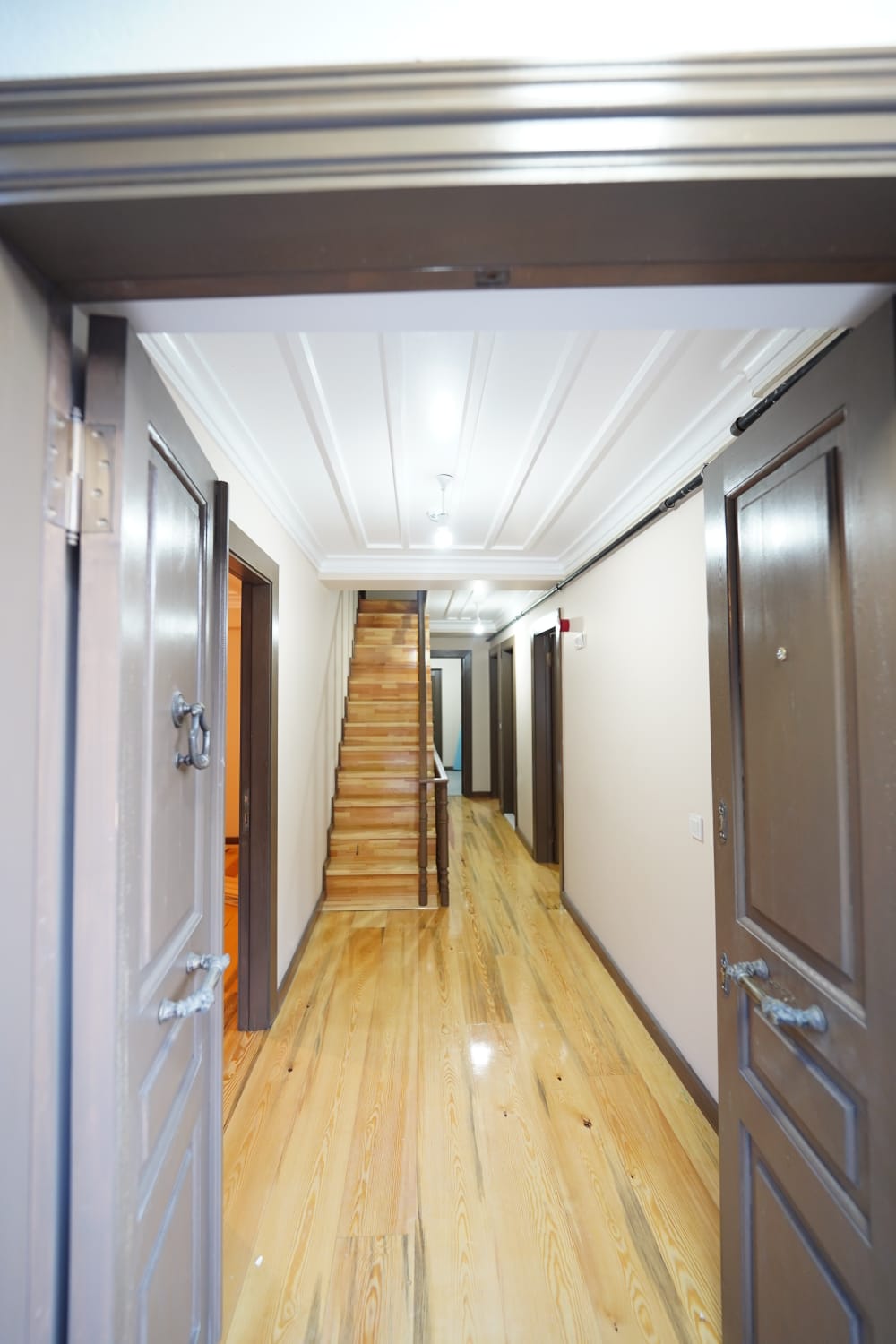 EYÜP'TE MERKEZİ LOKASYONDA TİCARİ KİRALIK BAHÇELİ TARİHİ BİNA  - 2