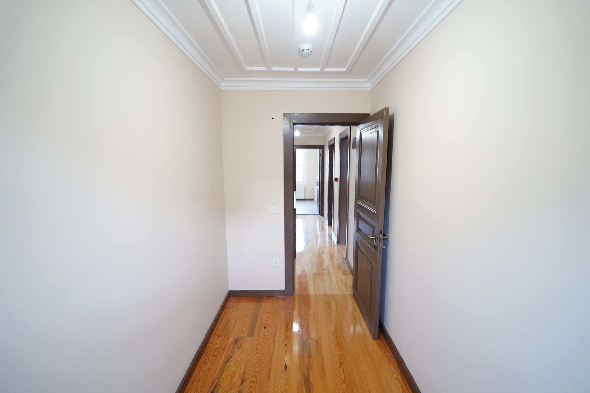 EYÜP'TE MERKEZİ LOKASYONDA TİCARİ KİRALIK BAHÇELİ TARİHİ BİNA  - 4