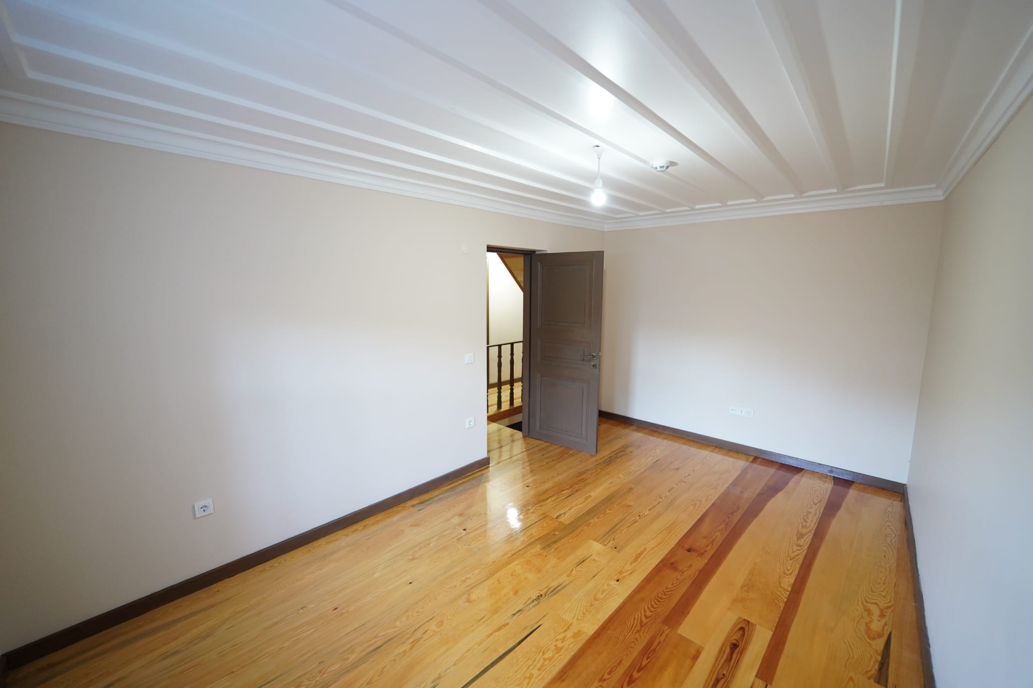 EYÜP'TE MERKEZİ LOKASYONDA TİCARİ KİRALIK BAHÇELİ TARİHİ BİNA  - 10