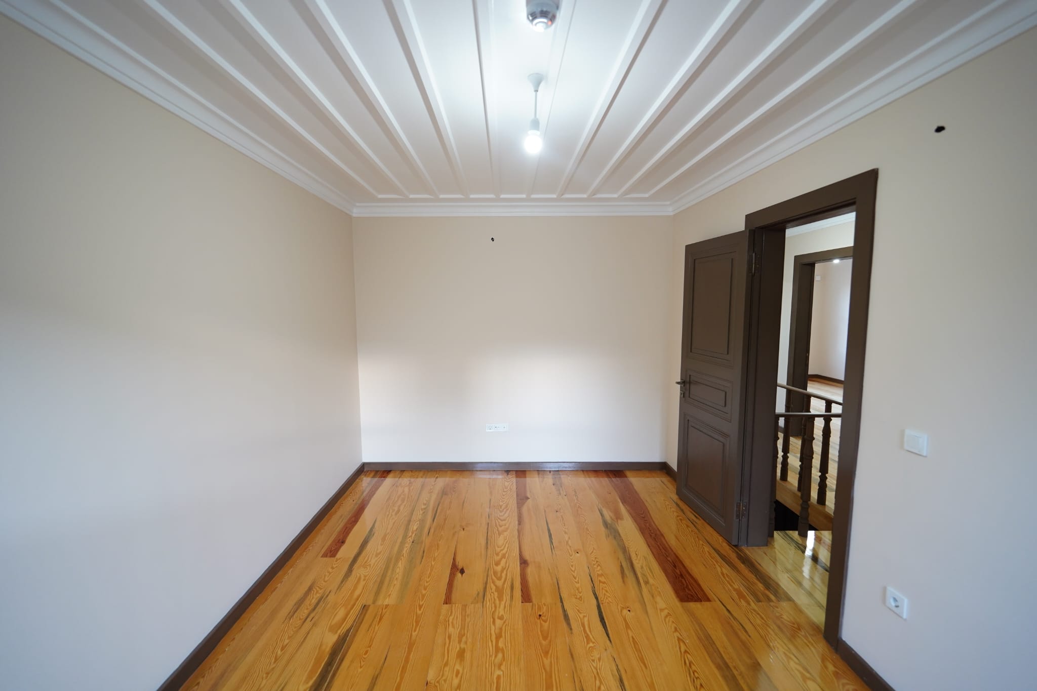 EYÜP'TE MERKEZİ LOKASYONDA TİCARİ KİRALIK BAHÇELİ TARİHİ BİNA  - 12