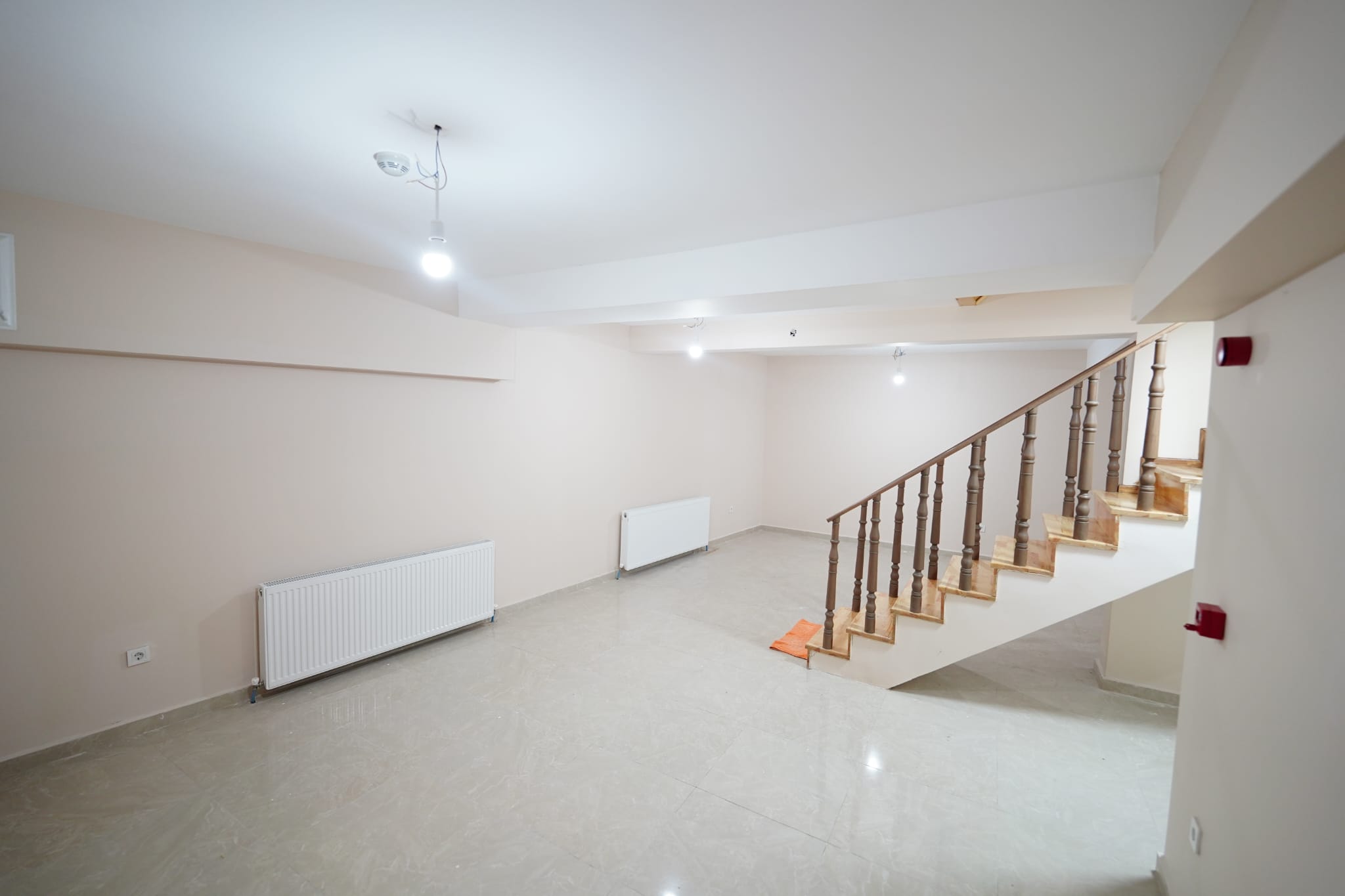 EYÜP'TE MERKEZİ LOKASYONDA TİCARİ KİRALIK BAHÇELİ TARİHİ BİNA  - 13