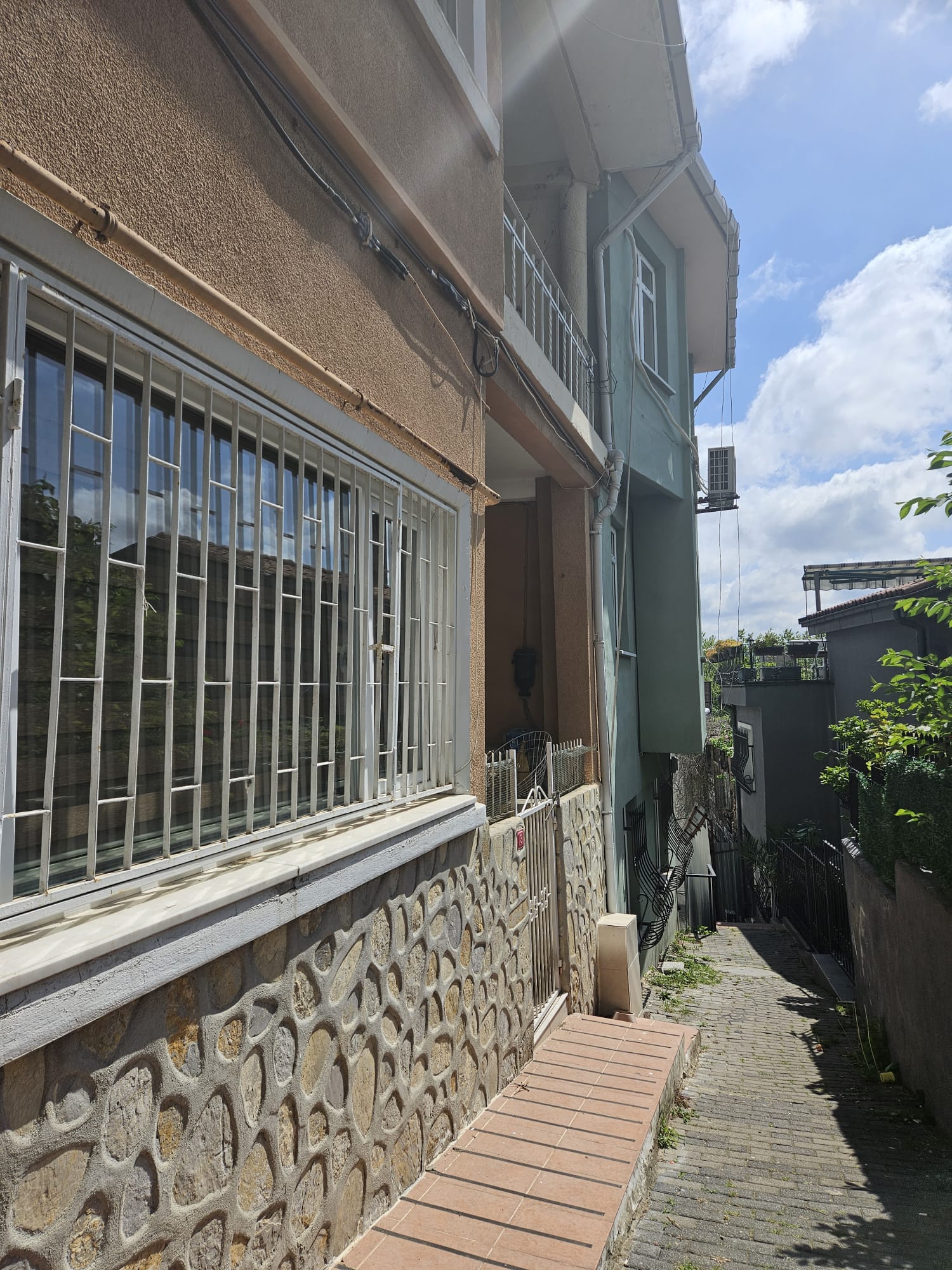 YENİKÖY'DE BOĞAZ MANZARALI 3 KATLI  BİNA - 2