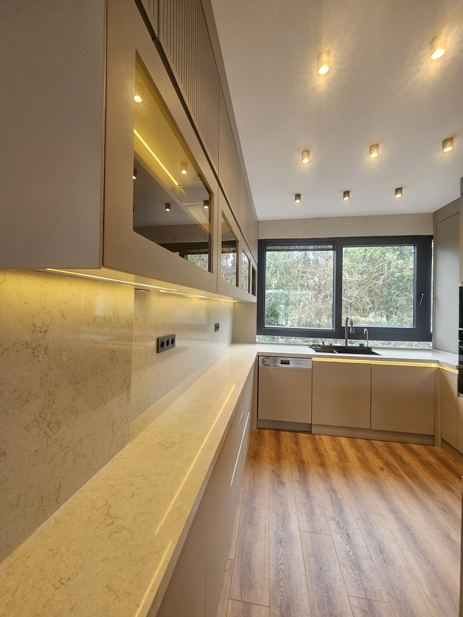 EMİRGAN'DA BOĞAZ MANZARALI YENİLENMİŞ 3+1 DAİRE - 5