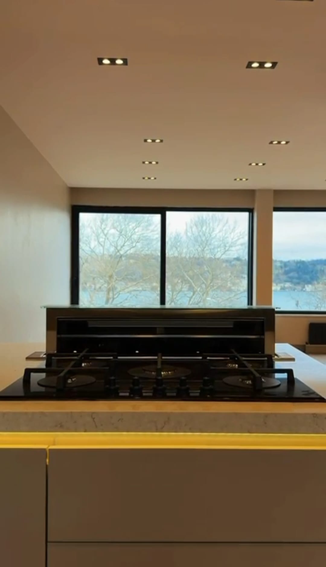 EMİRGAN'DA BOĞAZ MANZARALI YENİLENMİŞ 3+1 DAİRE - 10