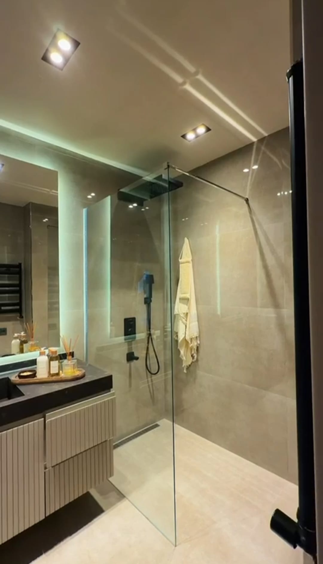 EMİRGAN'DA BOĞAZ MANZARALI YENİLENMİŞ 3+1 DAİRE - 16