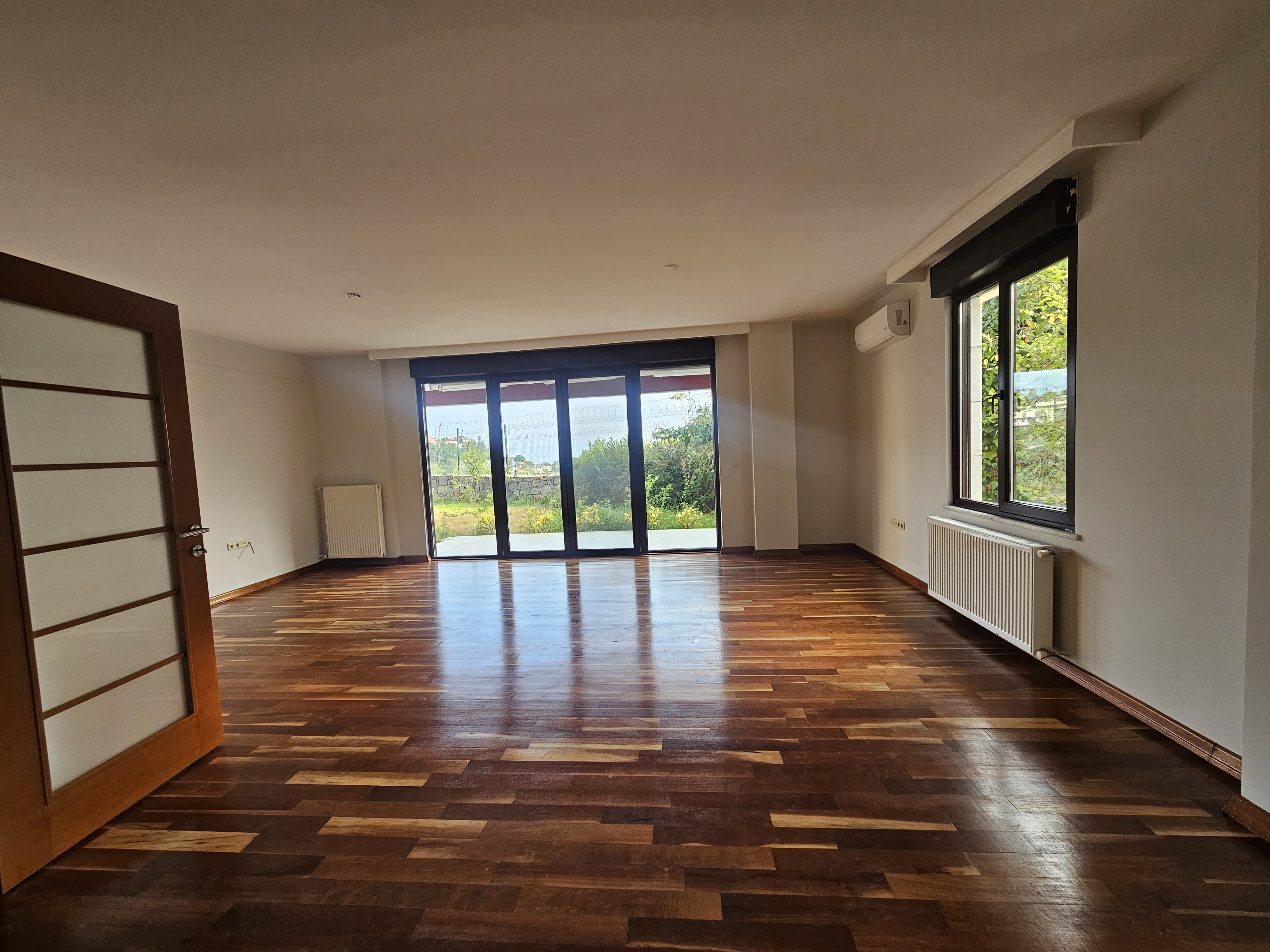 Güvenlikli Havuzlu Sitede Kiralık Bahçe Dubleks Daire