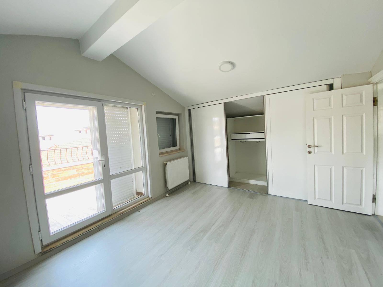 TARABYA'NIN EN NEZİH SOKAĞINDA.FERAH,AYDINLIK,5+1 ÇATI DUBLEKS - 12