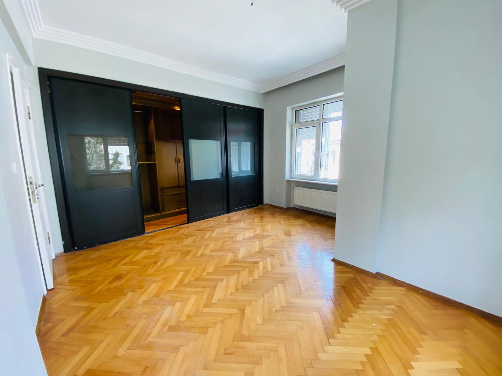 TARABYA'NIN EN NEZİH SOKAĞINDA.FERAH,AYDINLIK,5+1 ÇATI DUBLEKS - 8