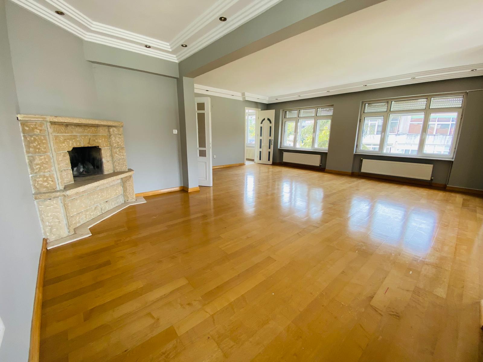 TARABYA'NIN EN NEZİH SOKAĞINDA.FERAH,AYDINLIK,5+1 ÇATI DUBLEKS