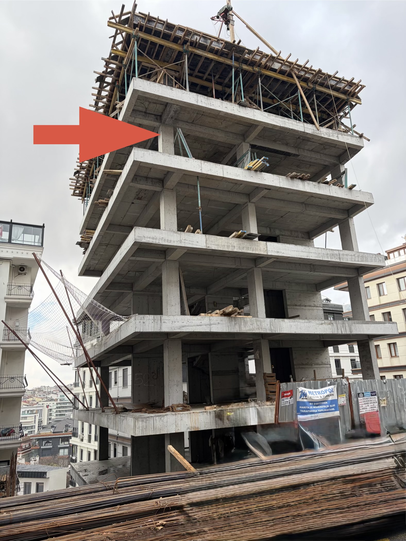 Beşiktaş Dikilitaş Sokakta Kaba inşaatı bitmiş 2+1 Satılık Daire