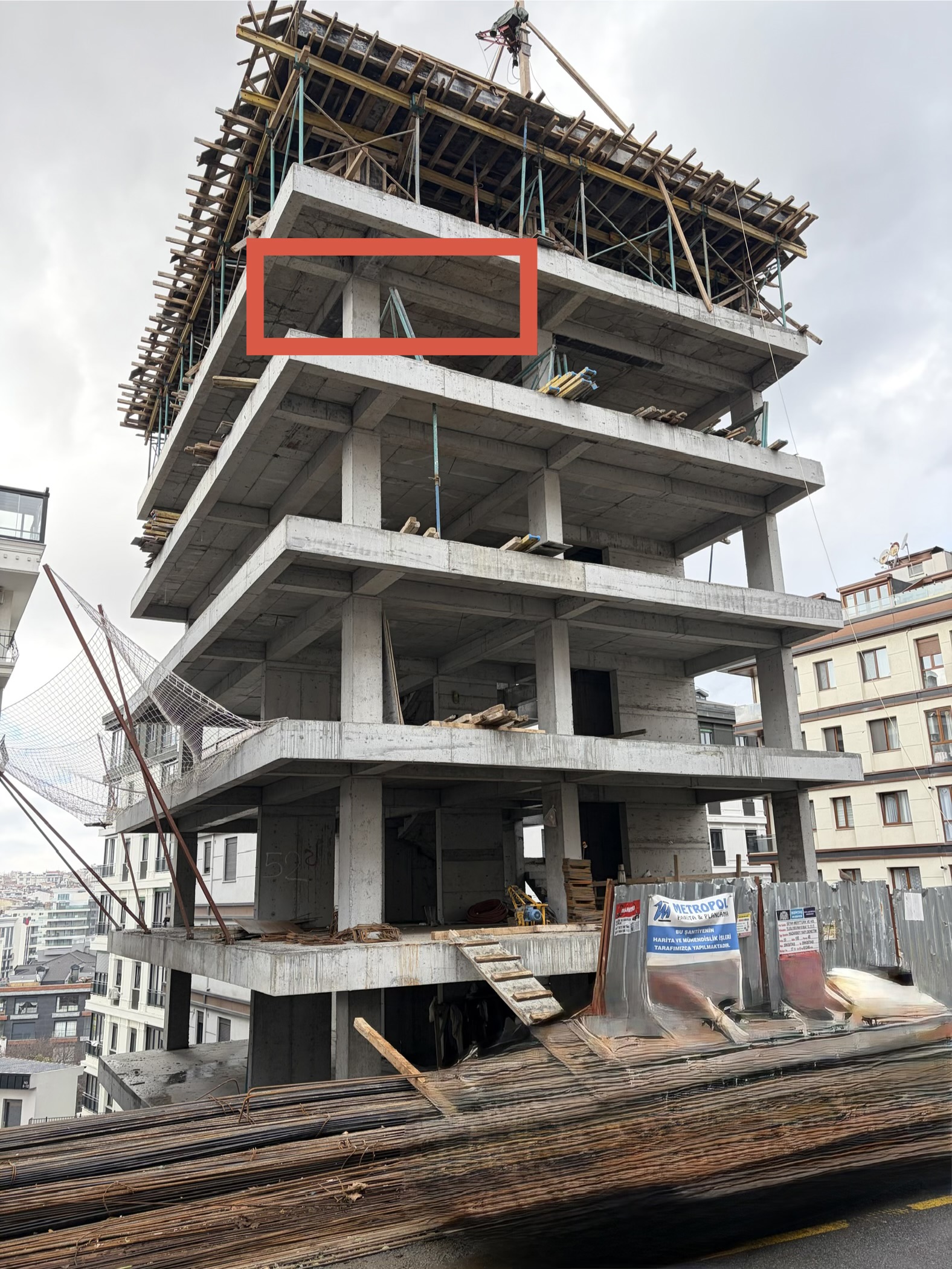 BEŞİKTAŞ DİKİLİTAŞ SOKAKTA KABA İNŞAATI BİTMİŞ 2+1 DAİRE - 2