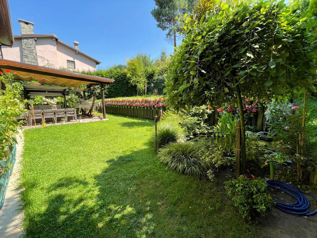 SAPANCA'DA 1200M2 BAHÇE İÇİNDE ÇOK ÖZEL BİR VİLLA - 2