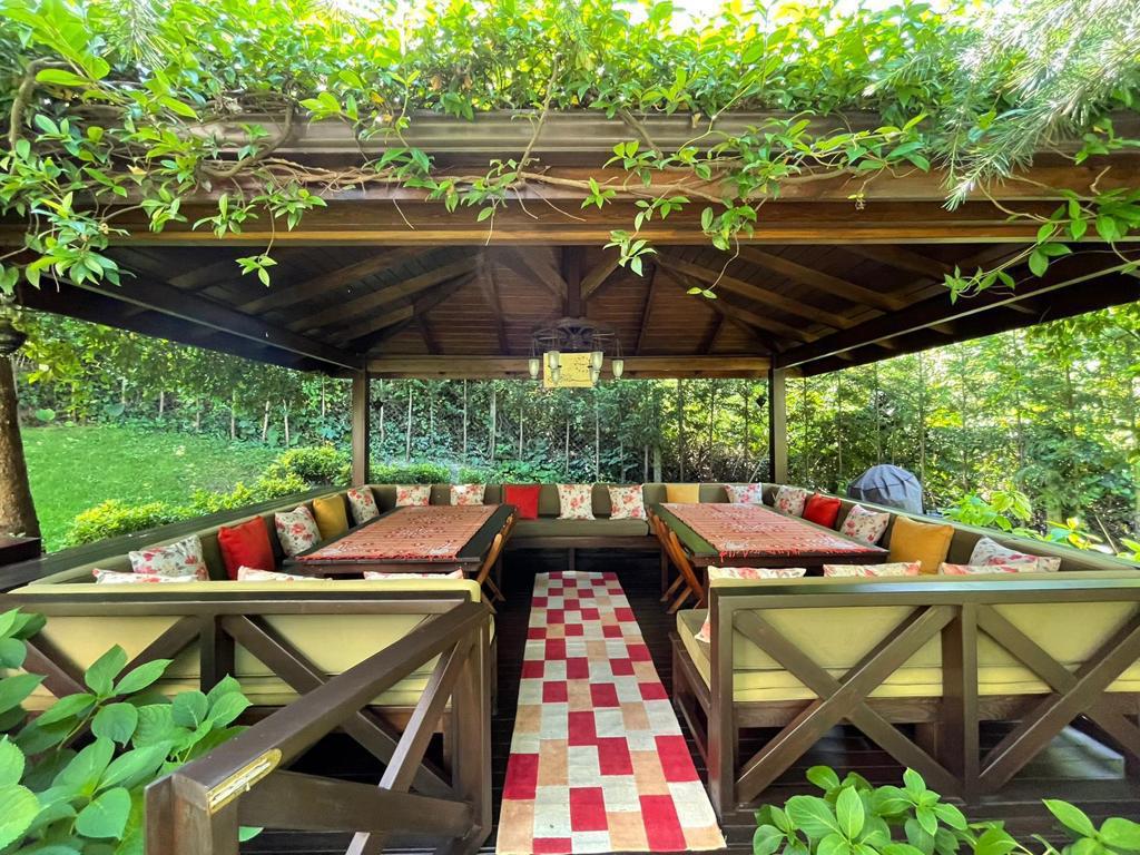 SAPANCA'DA 1200M2 BAHÇE İÇİNDE ÇOK ÖZEL BİR VİLLA - 17