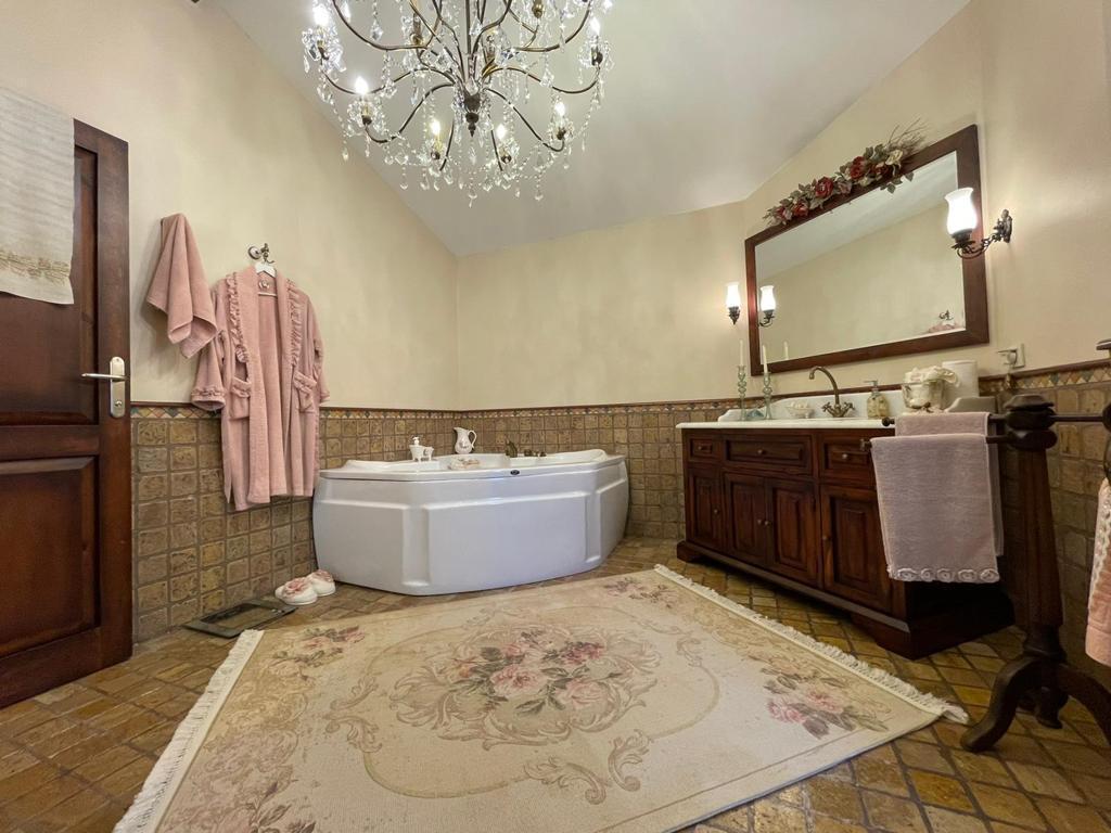 SAPANCA'DA 1200M2 BAHÇE İÇİNDE ÇOK ÖZEL BİR VİLLA - 18