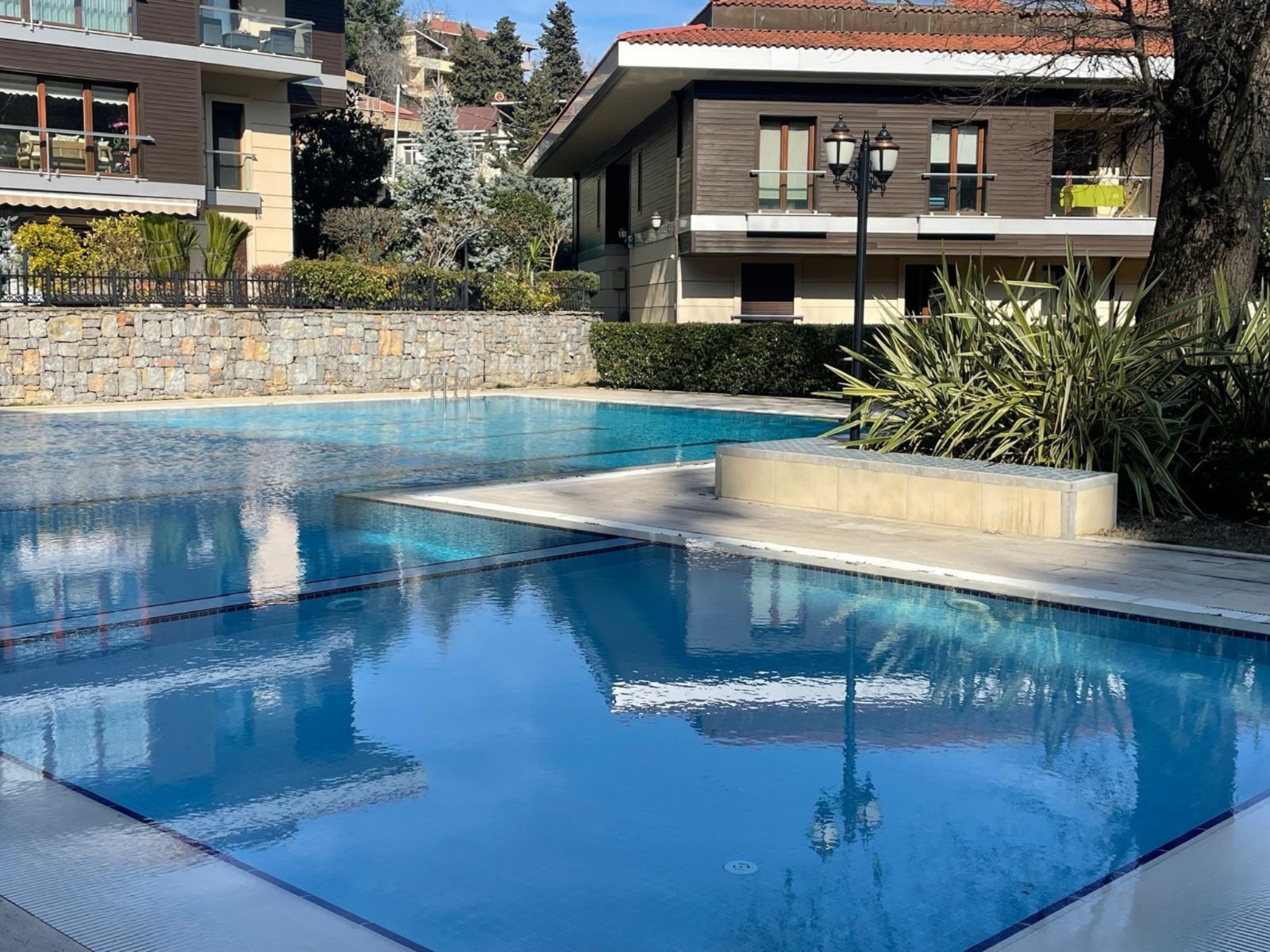 Sarıyer Şifasuyu Konaklarında Eşyalı Kiralık Bahçe Dubleks Daire