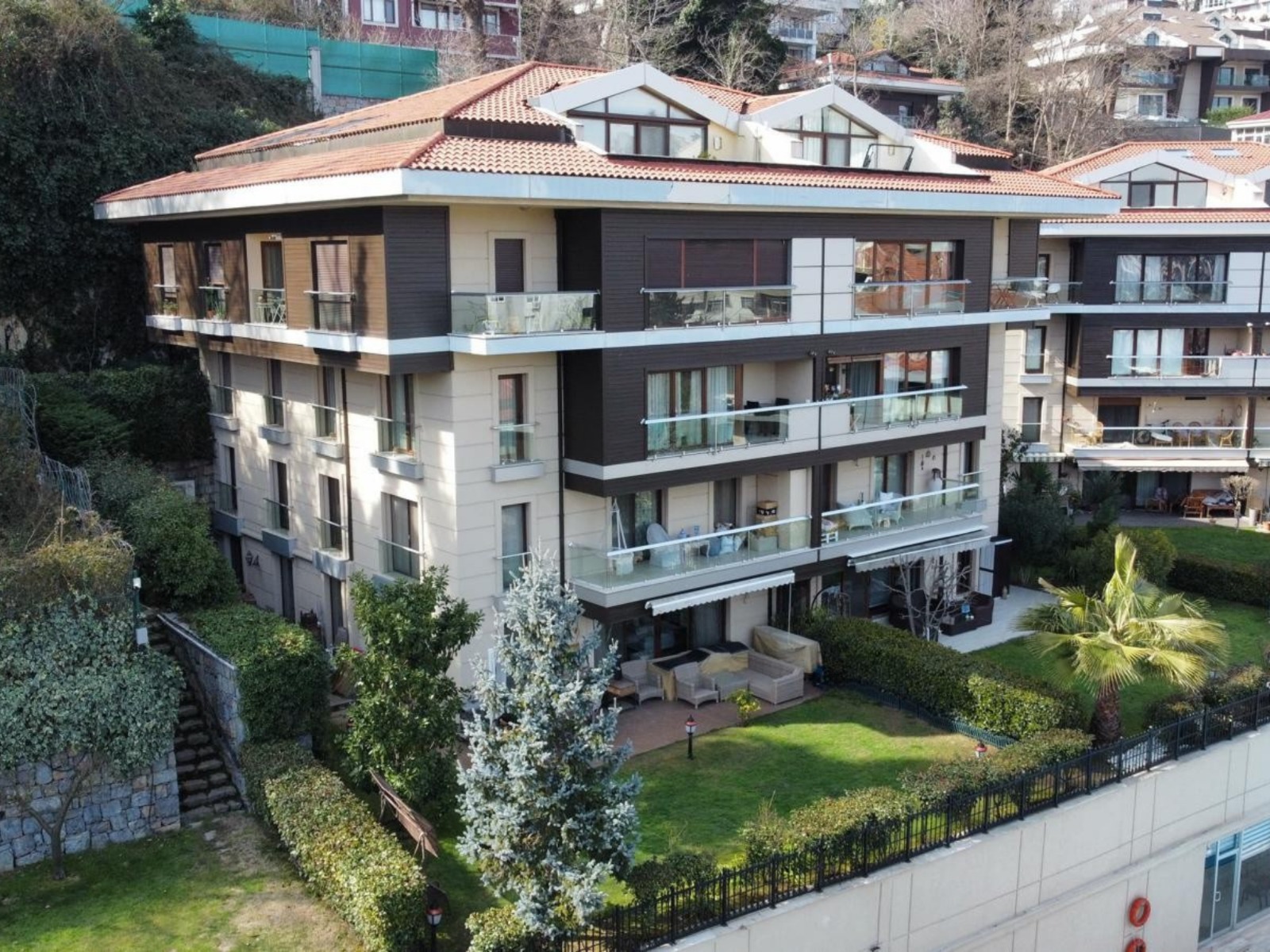 SARIYER'DE ORMANA KOMŞU SİTEDE GENİŞ VE MÜSTAKİL  BAHÇE KULLANIMLI DUBLEKS DAİRE - 2