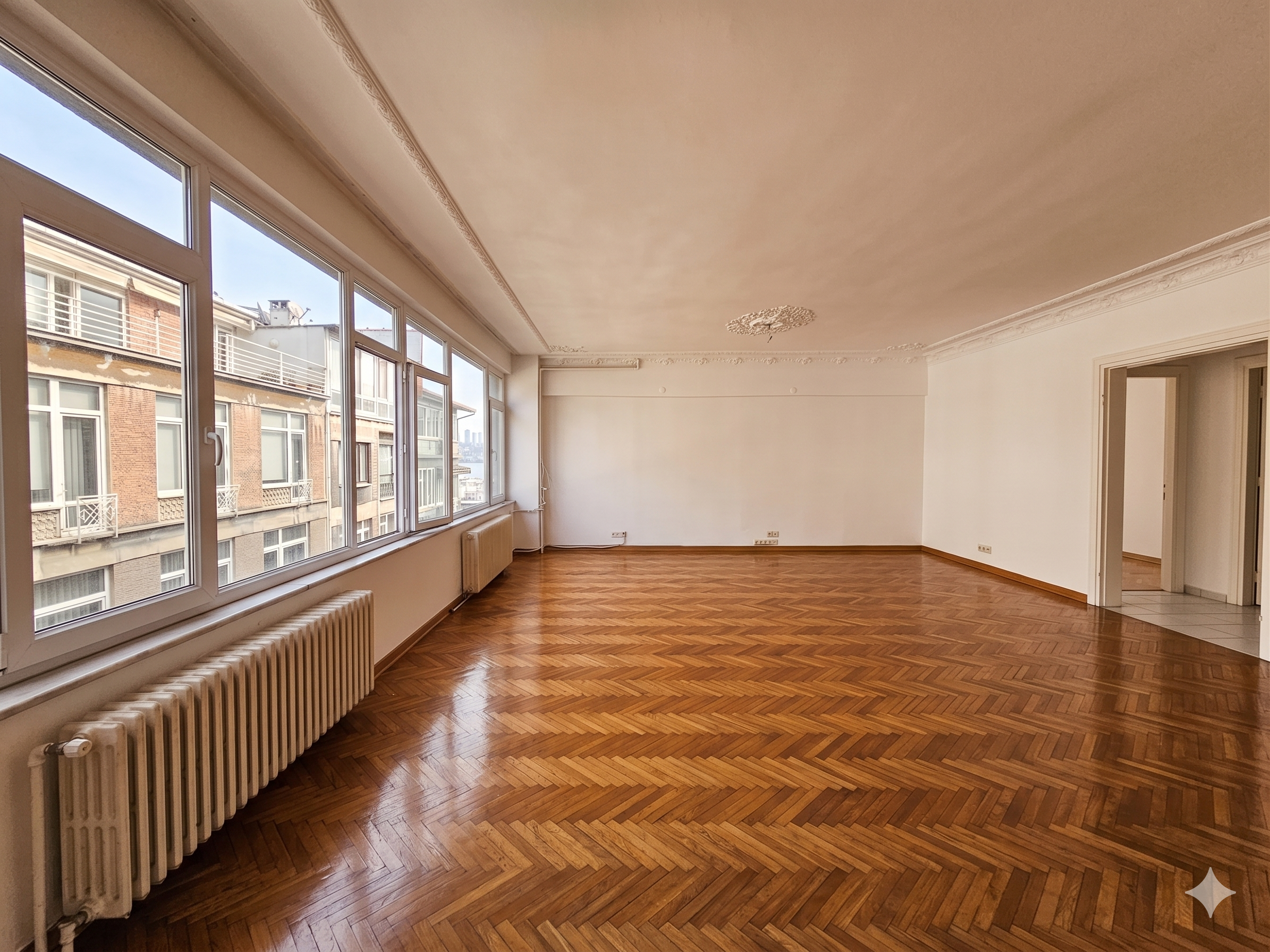 BEBEK'TE CADDEYE ADIM MESAFEDE  TEK TAPU 2 BAĞIMSIZ DAİRE - 3