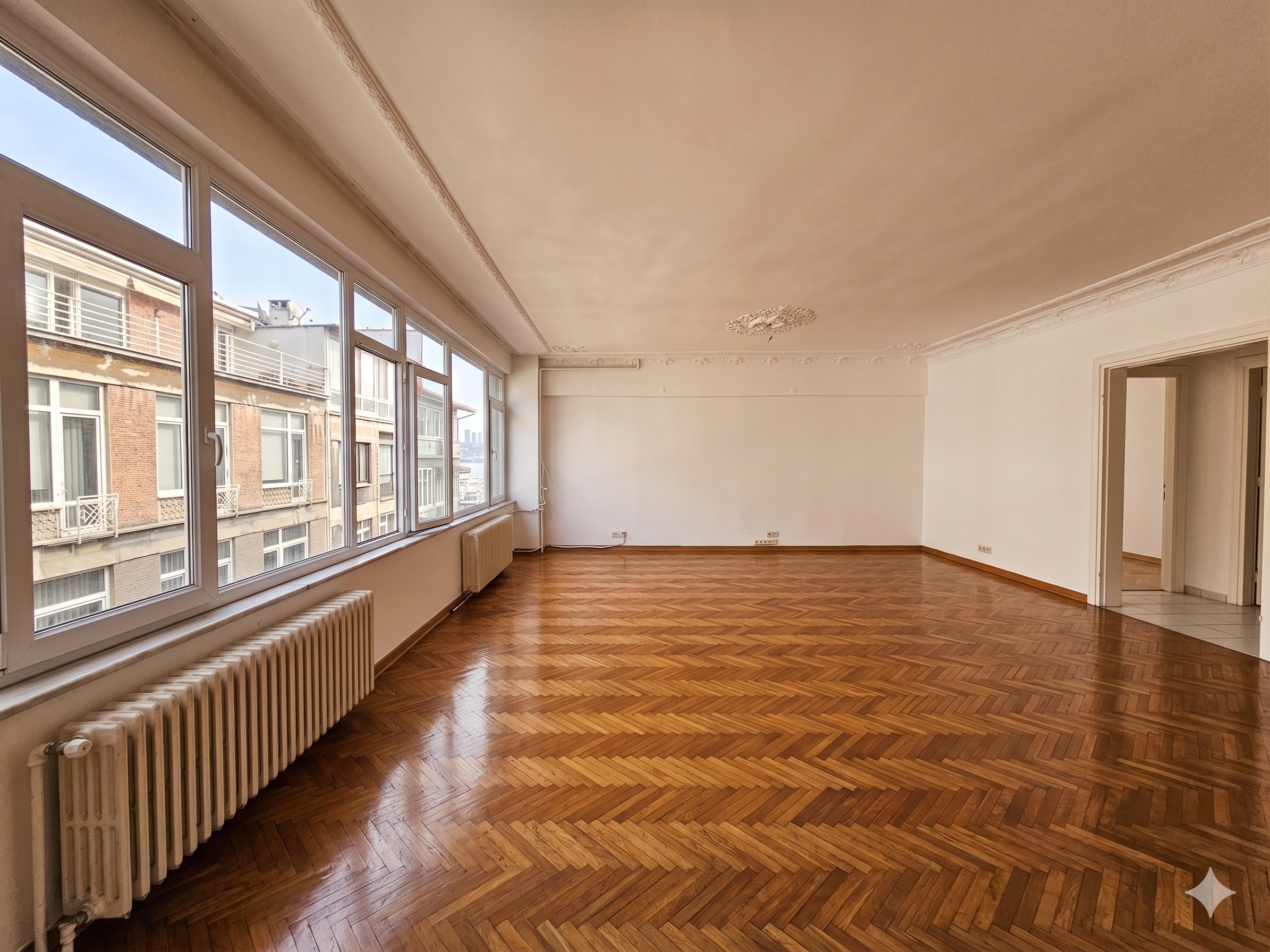 BEBEK'TE CADDEYE ADIM MESAFEDE  TEK TAPU 2 BAĞIMSIZ DAİRE - 5