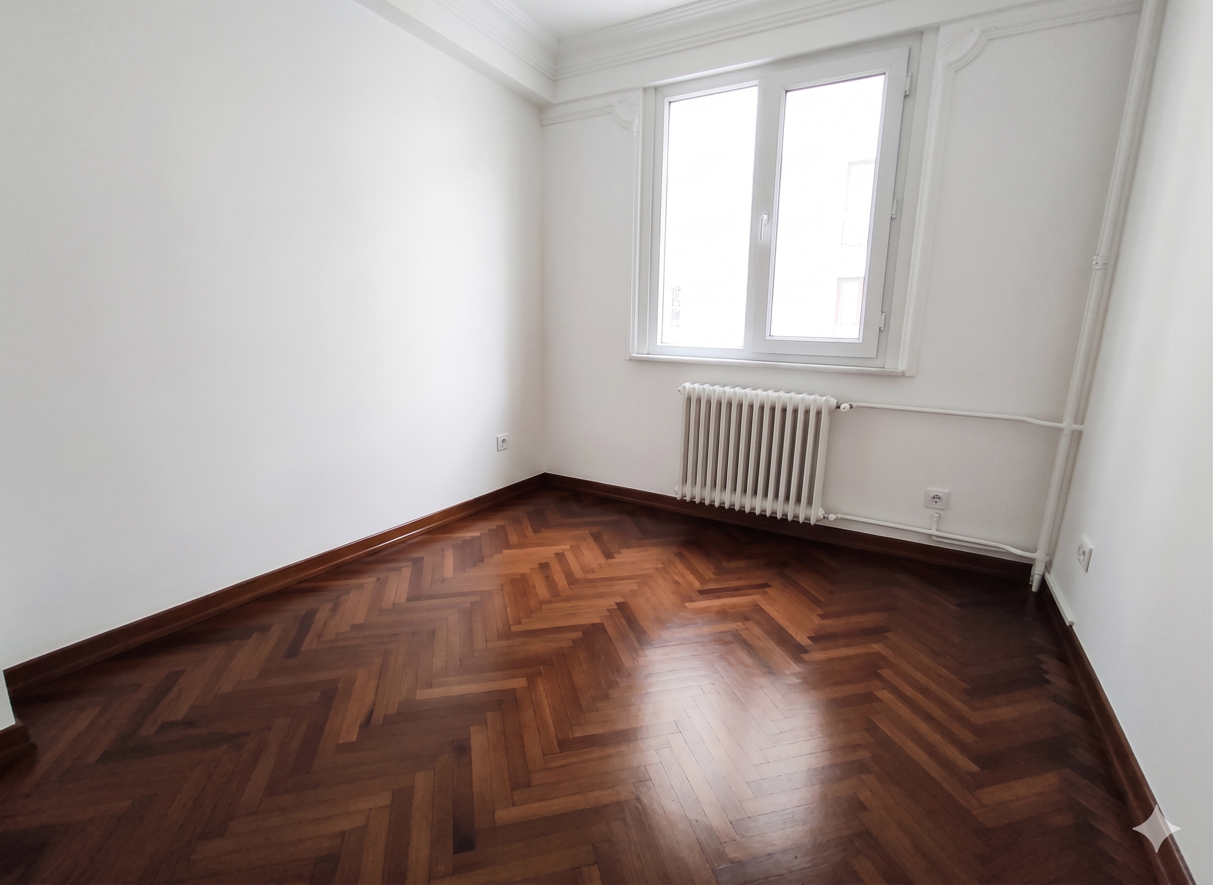 BEBEK'TE CADDEYE ADIM MESAFEDE  TEK TAPU 2 BAĞIMSIZ DAİRE - 10