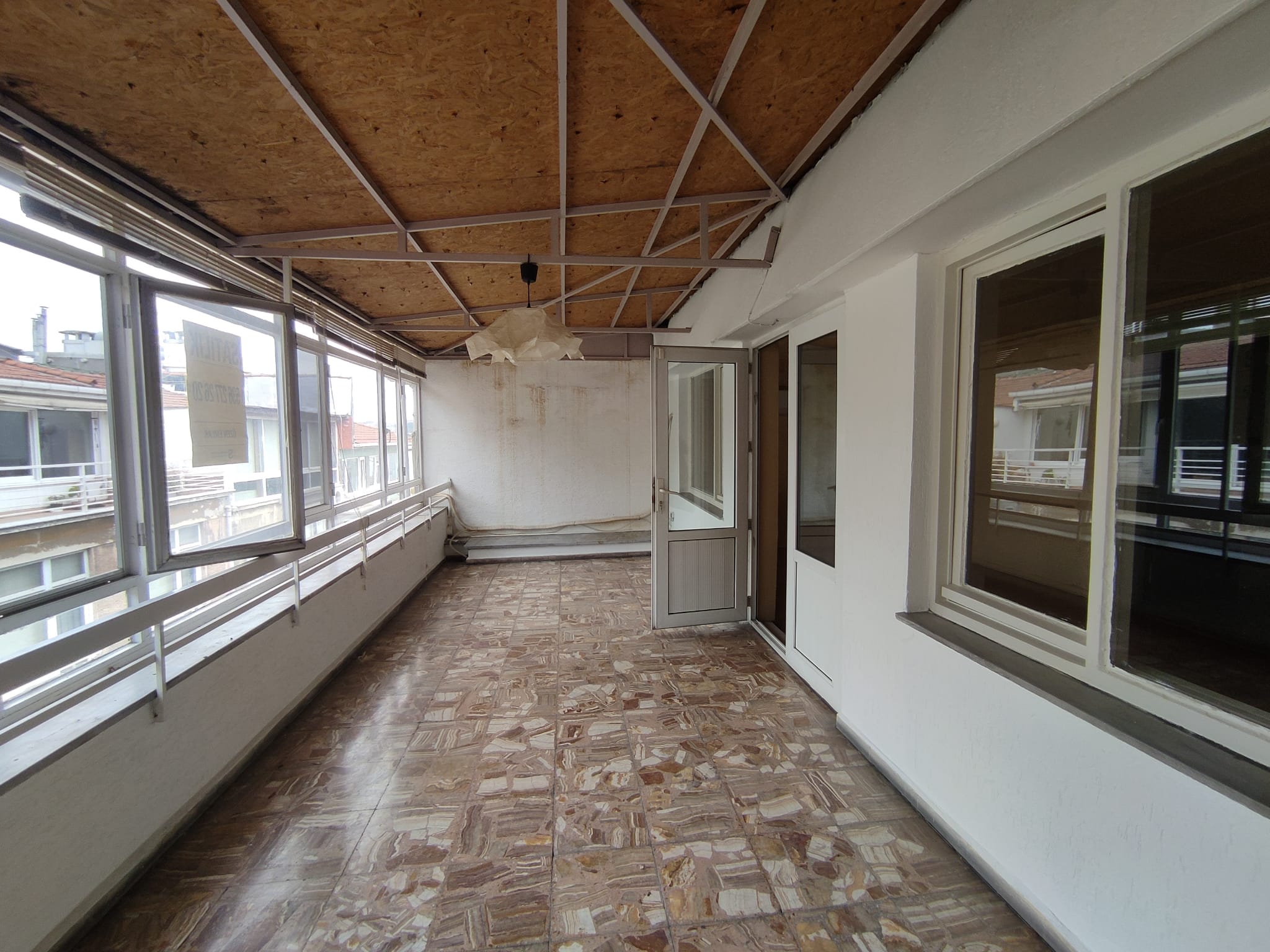 BEBEK'TE CADDEYE ADIM MESAFEDE  TEK TAPU 2 BAĞIMSIZ DAİRE - 18