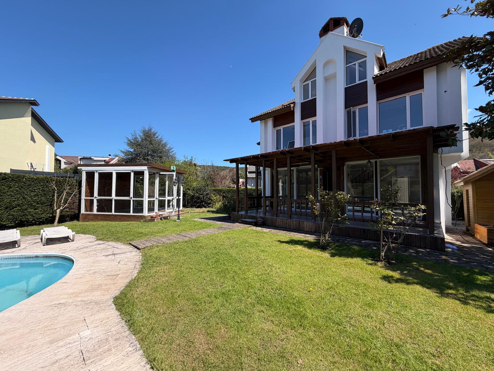 DEMİRCİKÖY SİNEMKÖY SİTESİNDE HAVUZLU 5+1 VİLLA - 2