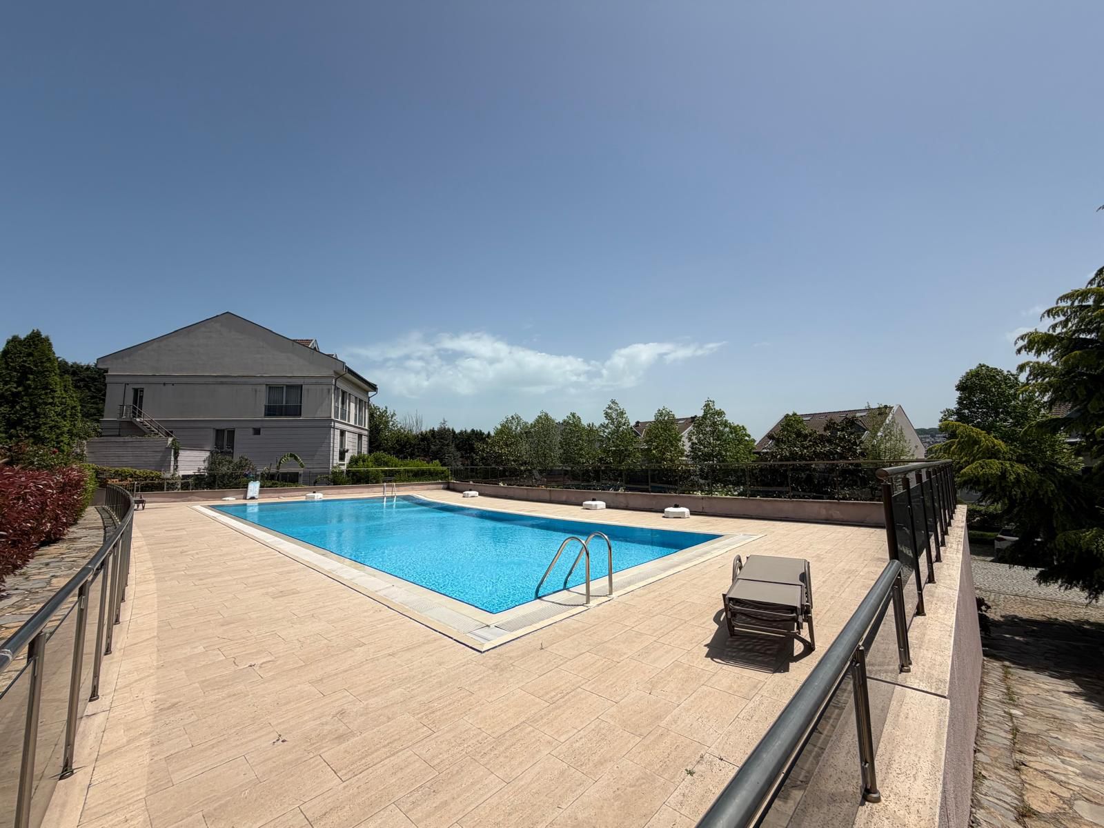 ZEKERİYAKÖY'DE  KİRALIK BAHÇE DUBLEKS DAİRE