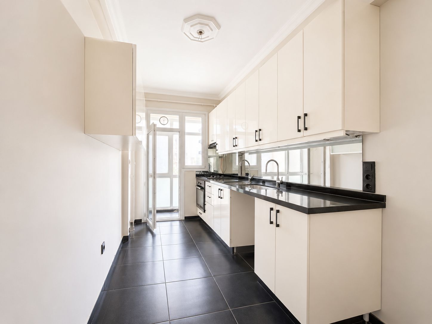 KIZ KULESİ VE BOĞAZ MANZARALI SATILIK 2+1 DAİRE - 10