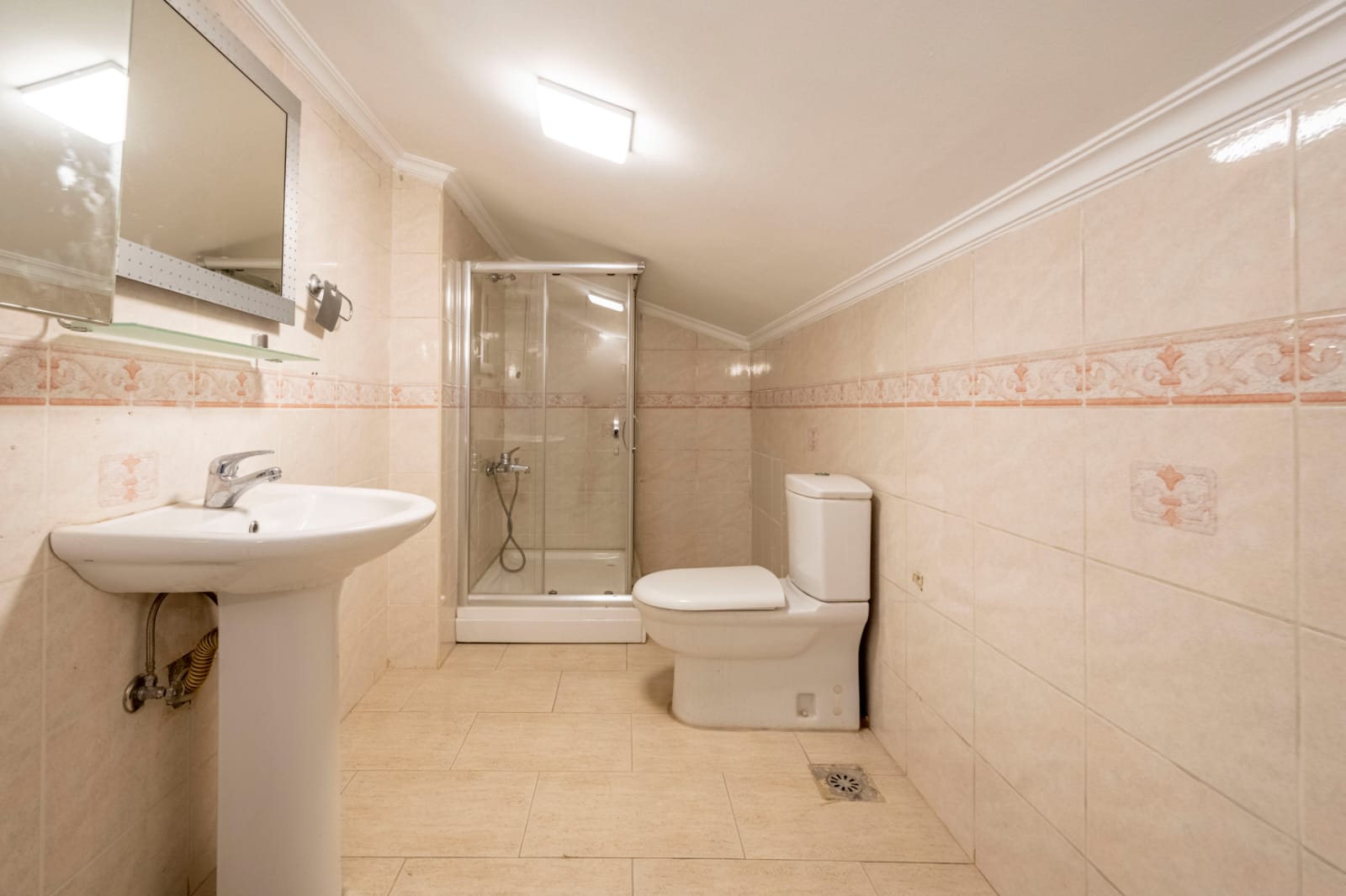 ETİLER PİRAMİT SİTESİ'NDE SATILIK YENİLENMİŞ ÇATI DUBLEKS - 6