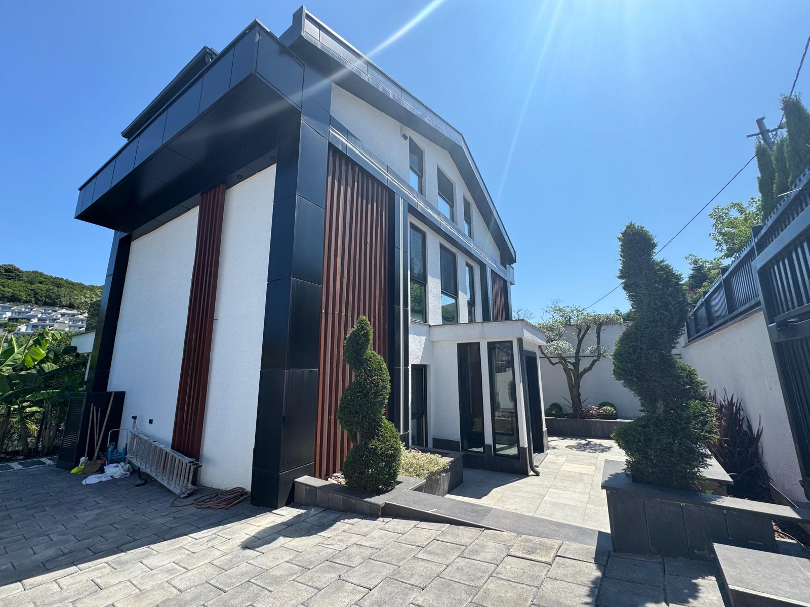USKUMRUKÖY'DE EŞYALI, ÖZEL HAVUZLU MÜSTAKİL VİLLA