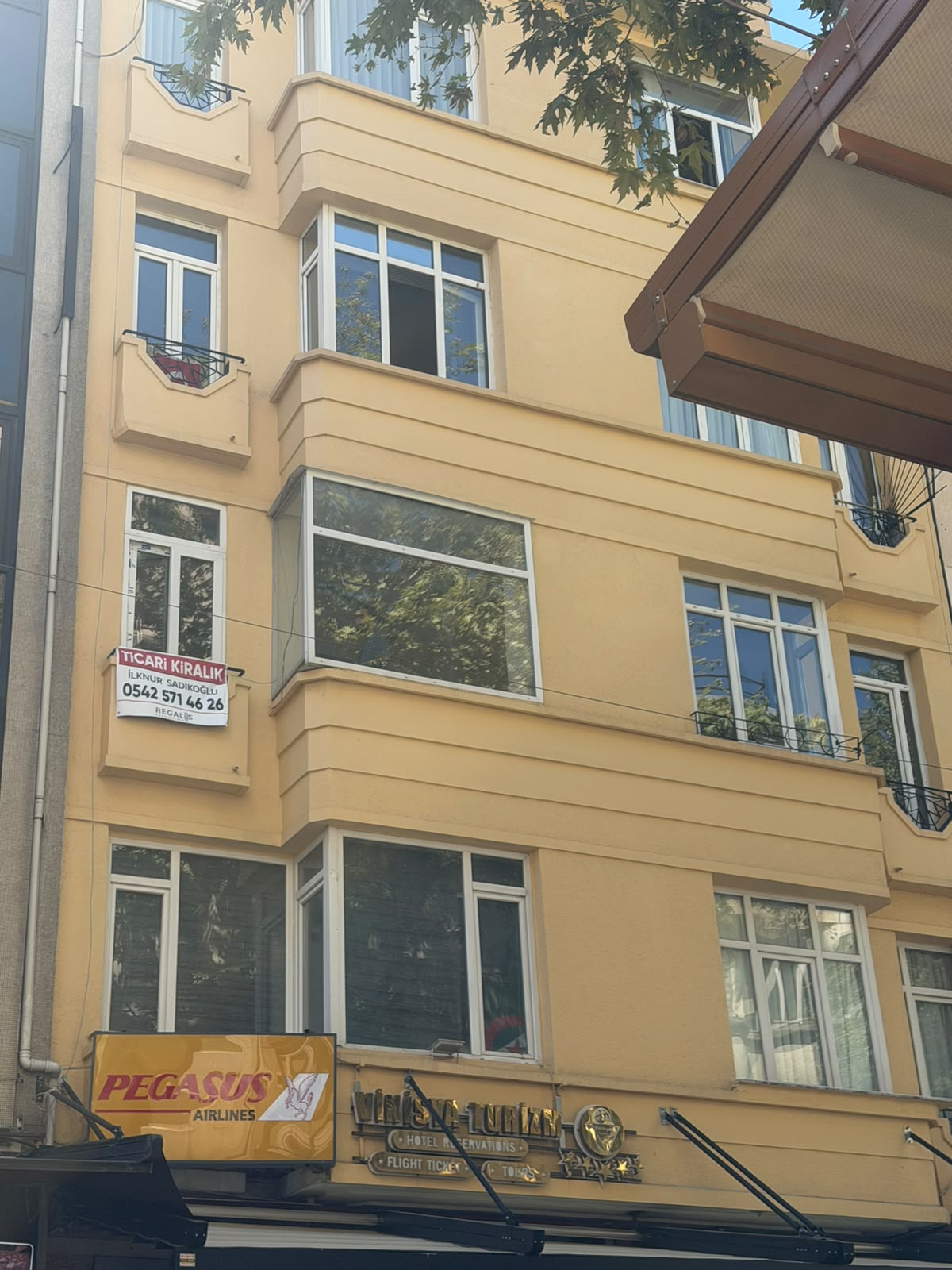 TAKSİM METROYA 3DK ŞEHİT MUHTAR'DA GENİŞ ÖN CADDE CEPHELİ  KİRALIK OFİS