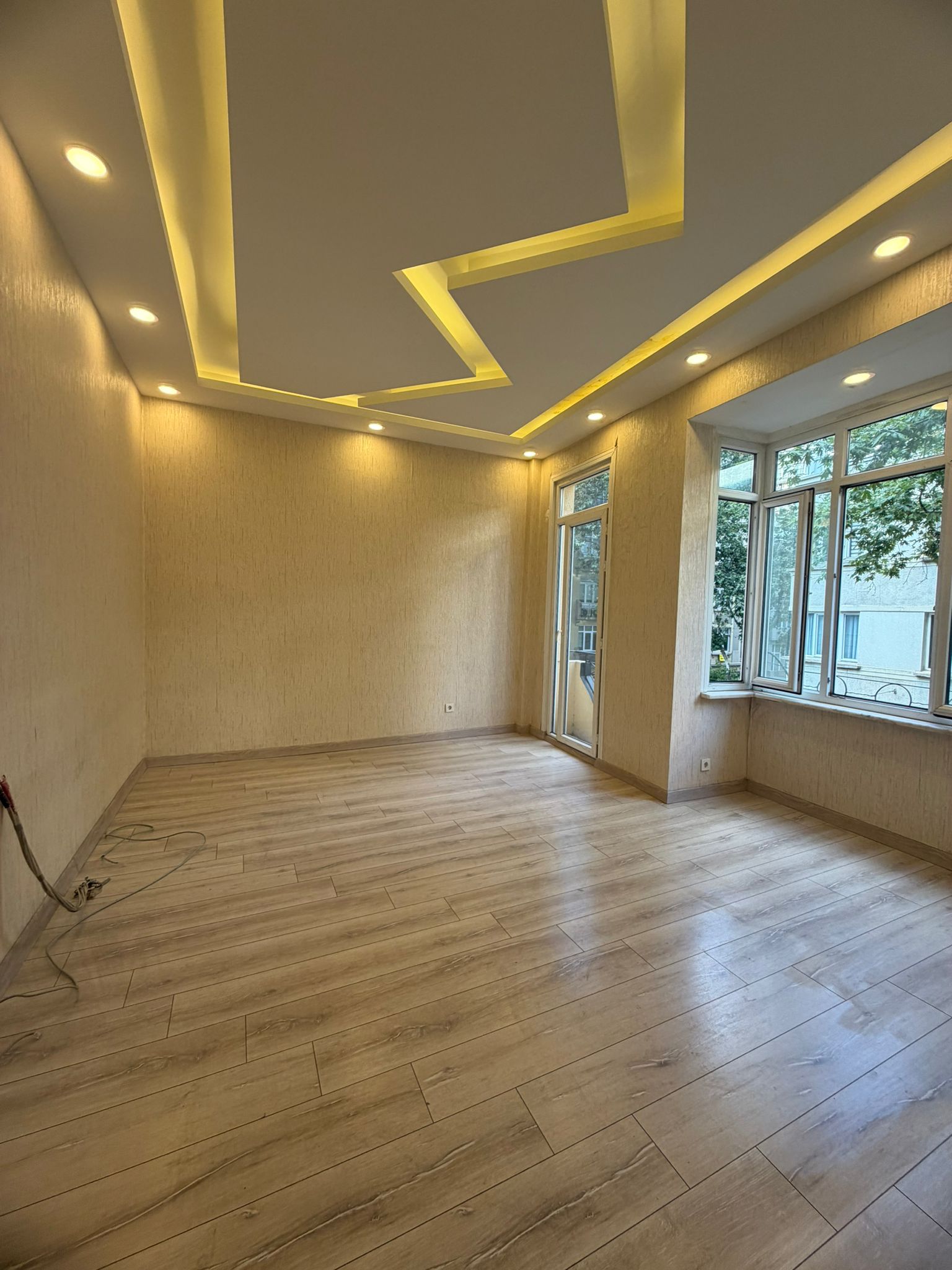 TAKSİM METROYA 3DK MESAFEDE  KİRALIK OFİS - 2
